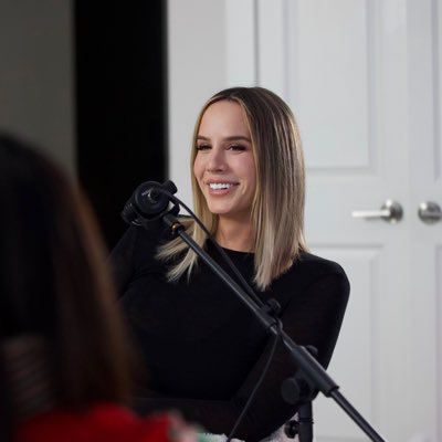 Y&rsquo;all say I don&rsquo;t ever smile, so HERE 😘 https://t.co/Jg8xpzGIxY