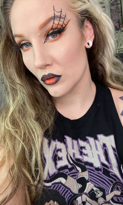 We&rsquo;re live on Twitch! And Spin the Wheel is back - Come win prizes in the chat 🤩  https://t.co/4qIR0Dz4Q4