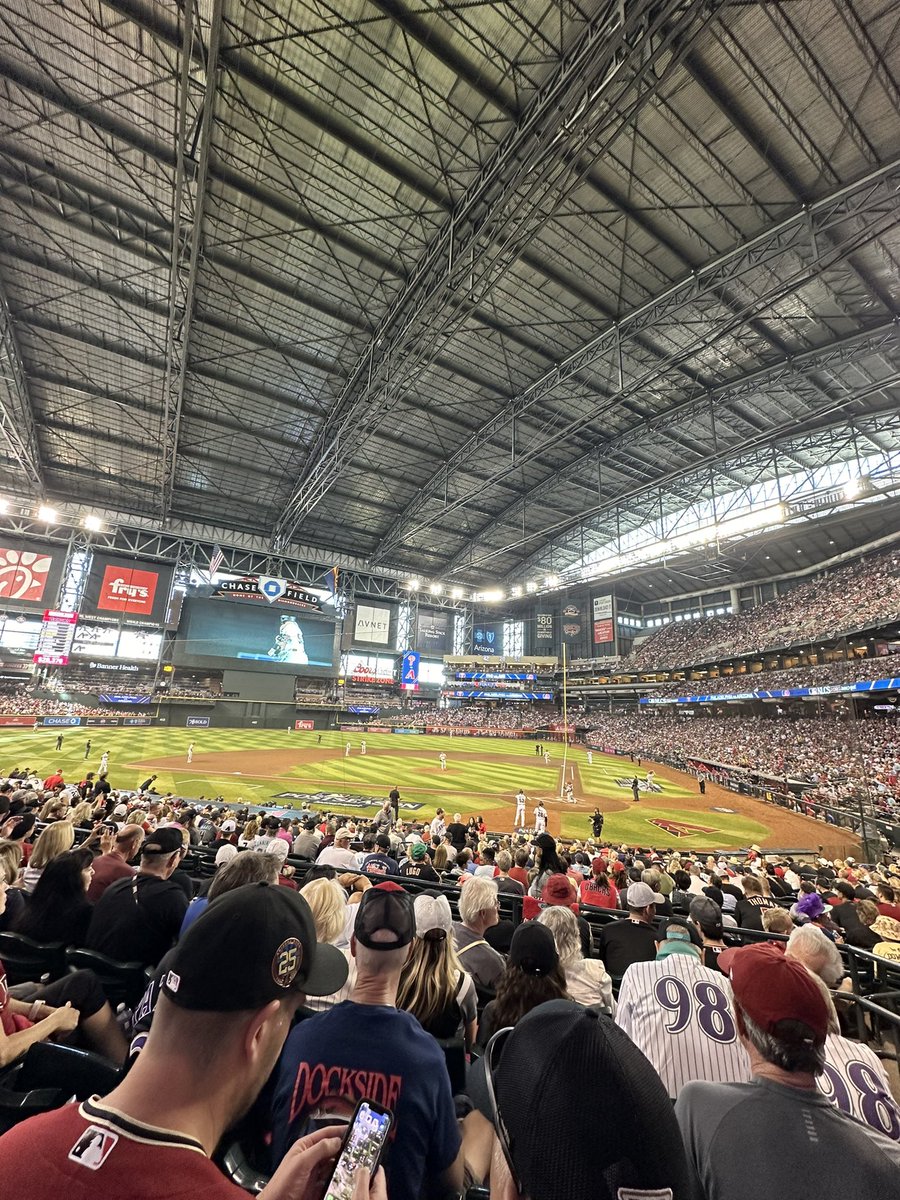 Cameronplays's tweet image. Absolute scenes today! Nothing like postseason baseball! Game 3 NLCS walk off #Dbacks #CreateChaos