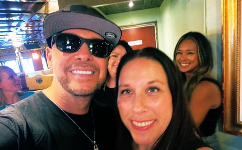 Keaner517's tweet photo. #selfieswithdonnie #selfieswithdonnieandreymee #selfietrain https://t.co/7SkZe1J4gx