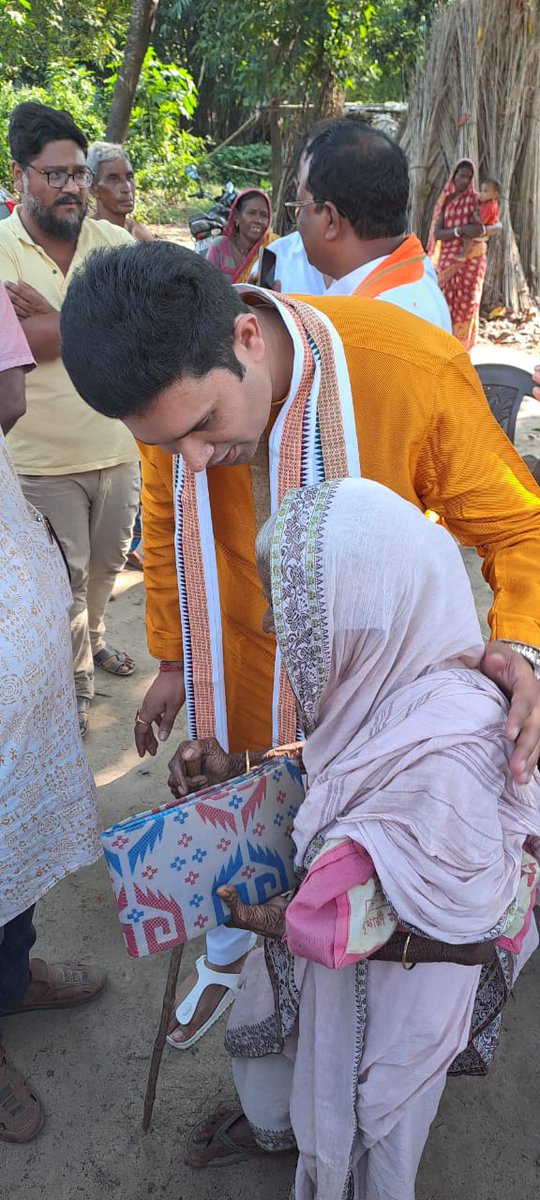 KabirSBose's tweet image. At Krishnagar for various Durga Puja Innaugration and Saree Distribution along with District President and District Committee.
#Krishnagar #krishnagar_city #bjp #bjpkaliganje #কালীগঞ্জে #nadia #bjp #bjpbengal