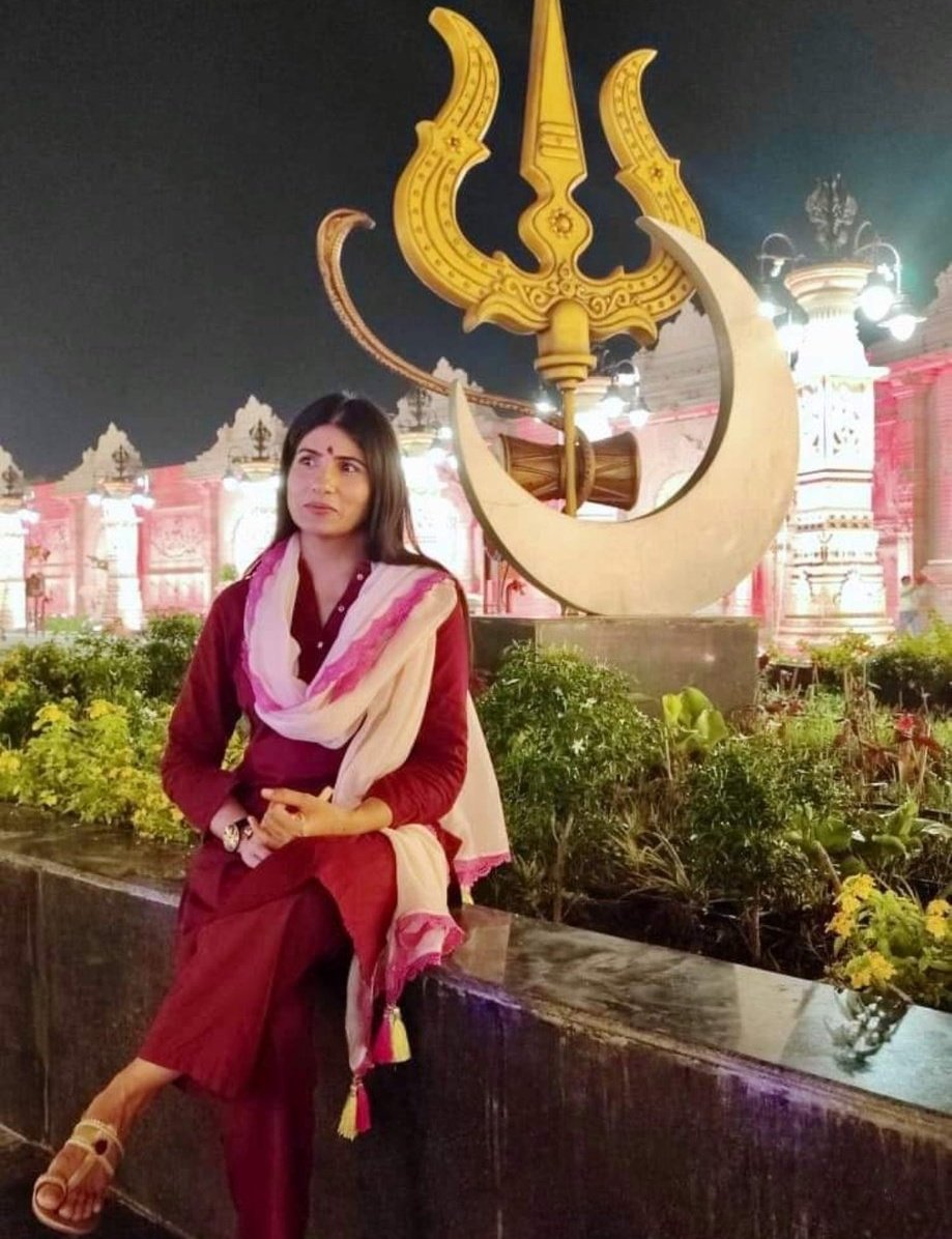 Politicaladda01's tweet photo. मैं मुस्लिम महिला होकर निडर होकर सनातन धर्म के लिए खड़ी हूँ और आप सभी फॉलो तक नहीं करते आखिर क्यों ?  सभी से ट्विटर पर जुड़ना चाहती हूं। सभी राष्ट्रवादी रिट्वीट, फॉलो कर जरूर जुड़े। जय श्री राम 🙏 https://t.co/uS5Z02HuF8