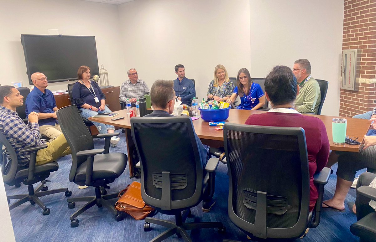 M_Pursifull's tweet image. Enjoyed “circling up” with the Math teachers at Ereckson Middle School and having a reflective conversation to gain their feedback! We enjoyed having Board of Trustee, Kevin Cameron join us!#makingconnections #relationshipsmatter  @EMSHuskies