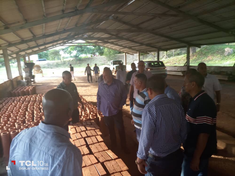 El Primer Ministro de la República de #Cuba Manuel Marrero Cruz visitó el municipio #MoaPrimeraPorElTrabajo donde evaluó la implementación de la estrategia de desarrollo municipal y recorrió centros de interés económicos sociales. #HolguinSi #UnidosXCuba