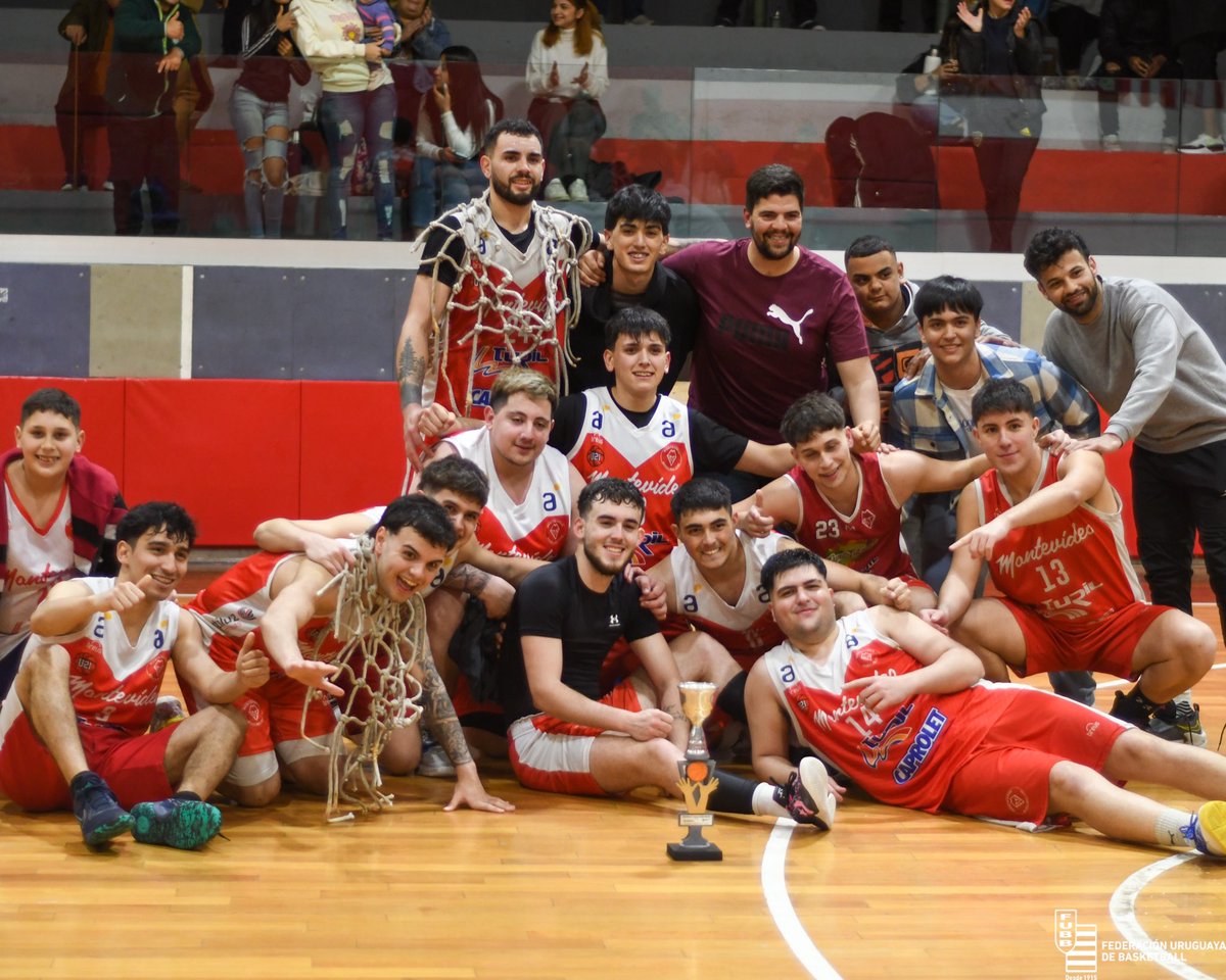 🏆 ¡𝐂𝐀𝐌𝐏𝐄𝐎𝐍𝐄𝐒!

🔴⚪️ <a href="/montevideobbc/">Montevideo Basket-Ball Club</a> se quedó con la Copa <a href="/casmuoficial/">Casmu</a> en la serie 6 de U21. 

#Formativas🏀
