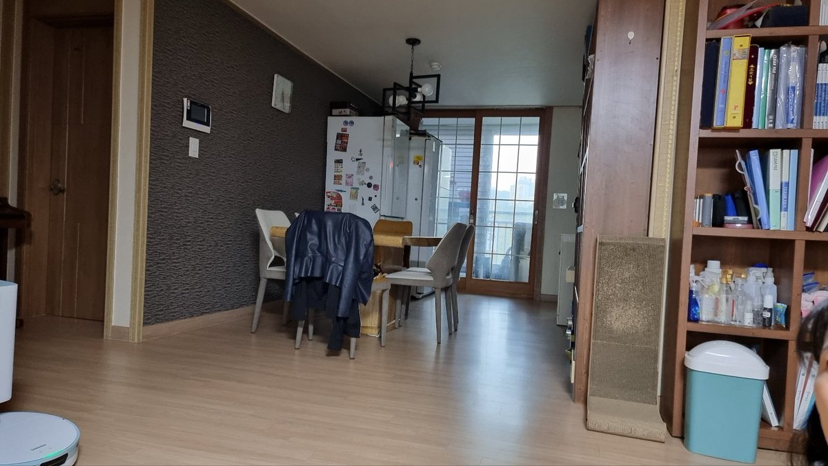 엄마한테 고양이 사진 보내달라 하면 왼쪽처럼 오고
아빠한테 보내달라 하면 오른쪽처럼 옴
난감하군요