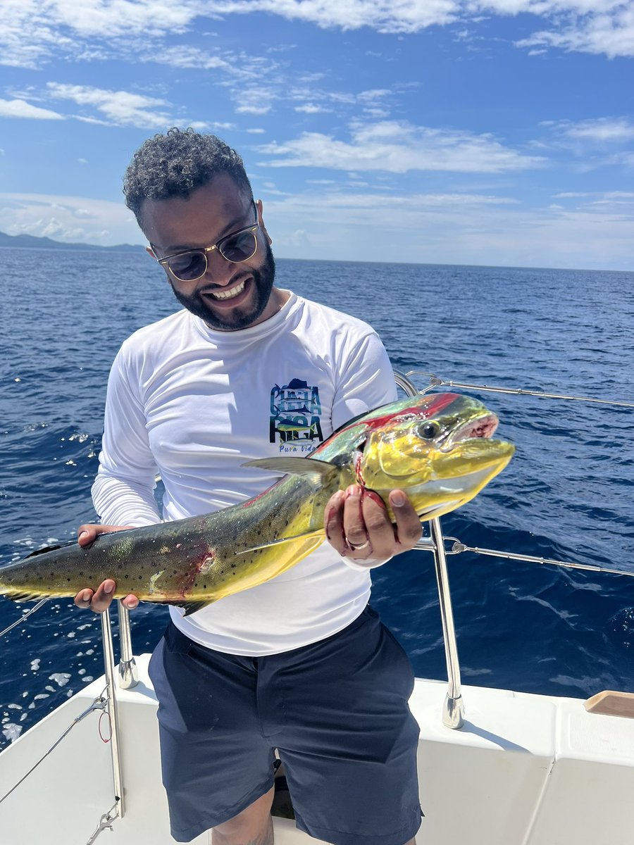 Major shout out to <a href="/8R4NDO/">BRANDO 🦍</a> <a href="/gm_japan_beai/">Guillermo Gharib</a> for this amazing experience and to my <a href="/ATSNFT/">Apes Together Strong NFT</a> Pham.
Family that travels together stays together !!
#ApesTogetherStrong 
I caught a green fish for my #GreenVisorGang 

I’ve been wanting to catch a mahi-mahi for a very long time, so happy