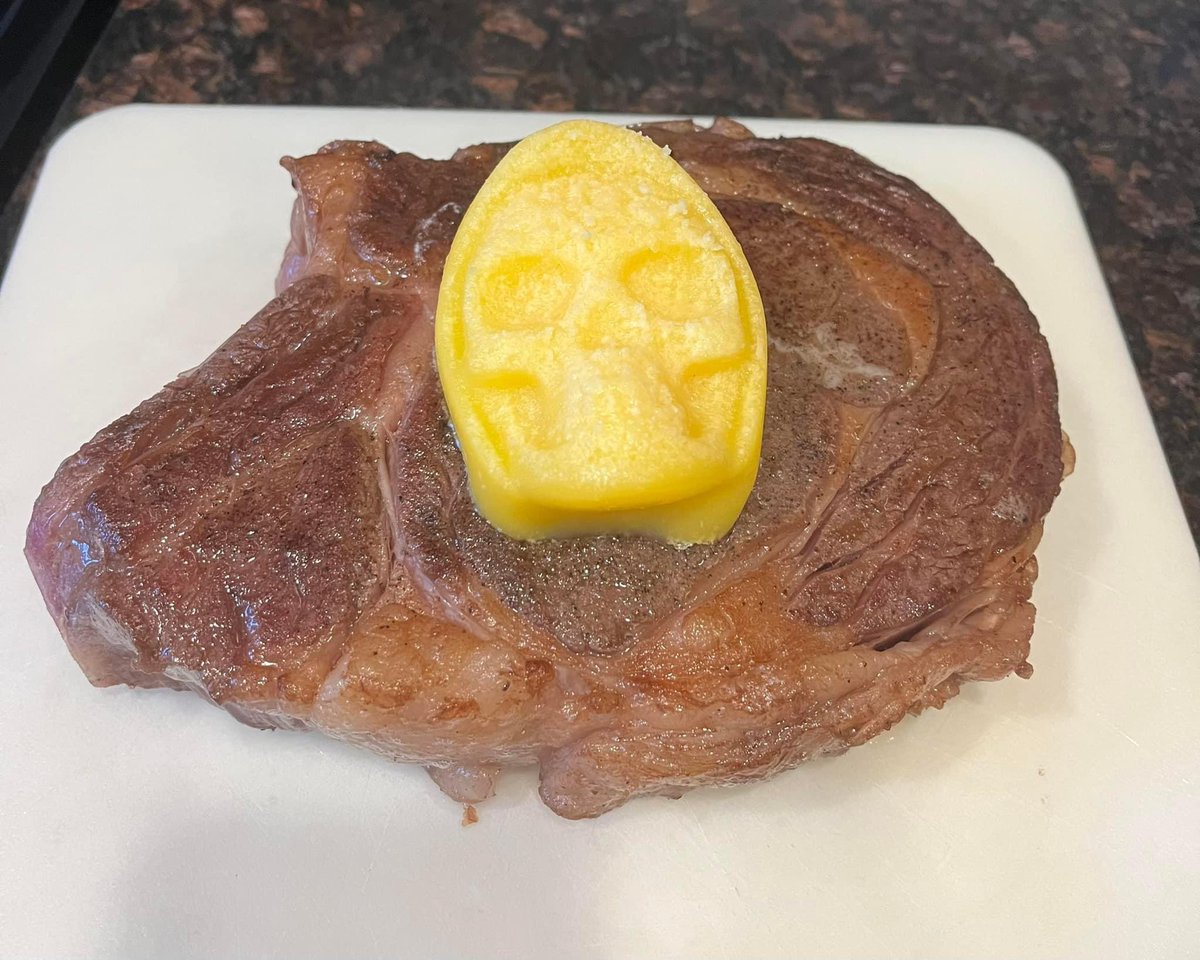 CaseyRuff's tweet image. Yep, that skull made of butter is predicting my early death by cholesterol. RIP. #lmhr #carnivorediet #lchf #meatheals #cholesterol