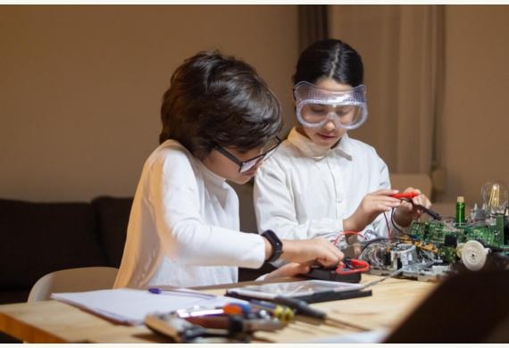 GlobalWomanLdr's tweet image. Schneider Electric & WEST Partner to Support Women in STEM
News: goo.su/cVX1Jj
#SchneiderElectricEnergyManagement #STEMprogram #energymanagement #engineeringstudents