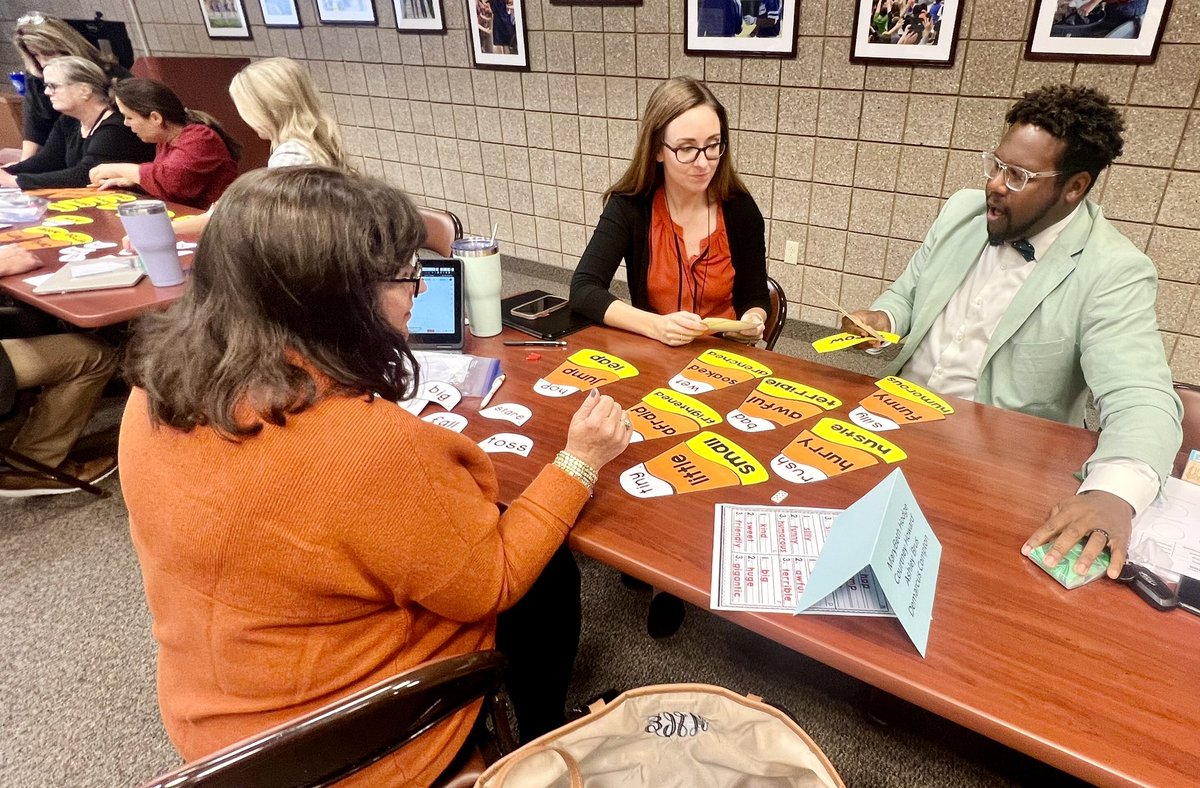 CarlenaSheeran's tweet photo. Teamwork, laughter, a focus on instruction & these awesome people made the @HardinCoSchools Assistant Principal meeting a great place to be on today! 💙💚 #HCSBetterTogether #BestAPs #Vocabulary #PLC https://t.co/sL8gYtpDum