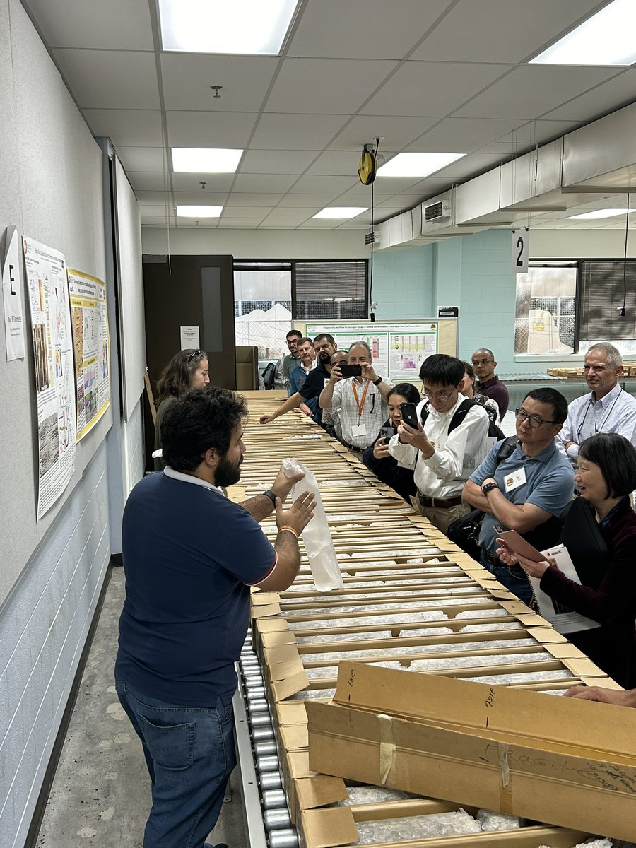 There are pieces of rock that can become celebrities instantly! GeoH2 Annual meeting at @Bureau3E @txgeosciences Our good friend Daniele from @UniStavanger and Nur Schuba from @GeoscienceTexas showing some domal salt cores from the Gulf Coast #hydrogenstorage #EnergyTransition