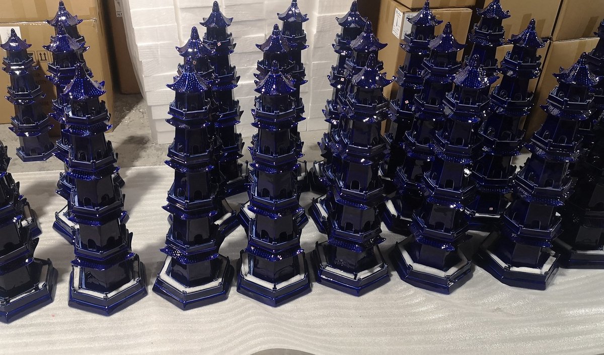 dark blue ceramic tall pagodas

#classicfurniture #timelessfurniture #classichome #vintagefurniture #sanantoniohomes