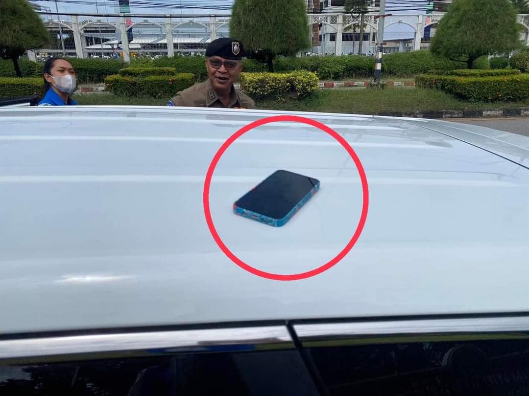 TouristPoliceTH's tweet photo. Not "in" but "on"

Asked by the tourist from #Kazakhstan for assistance as she thought she left a mobile "in" a taxi which drove her to #Phuket airport . 
Well, we found the taxi with the mobile "on" it.
Have a safe flight back Ma'am. Hope to welcome you again.
#tourist #Police https://t.co/mgOLDQLUhl