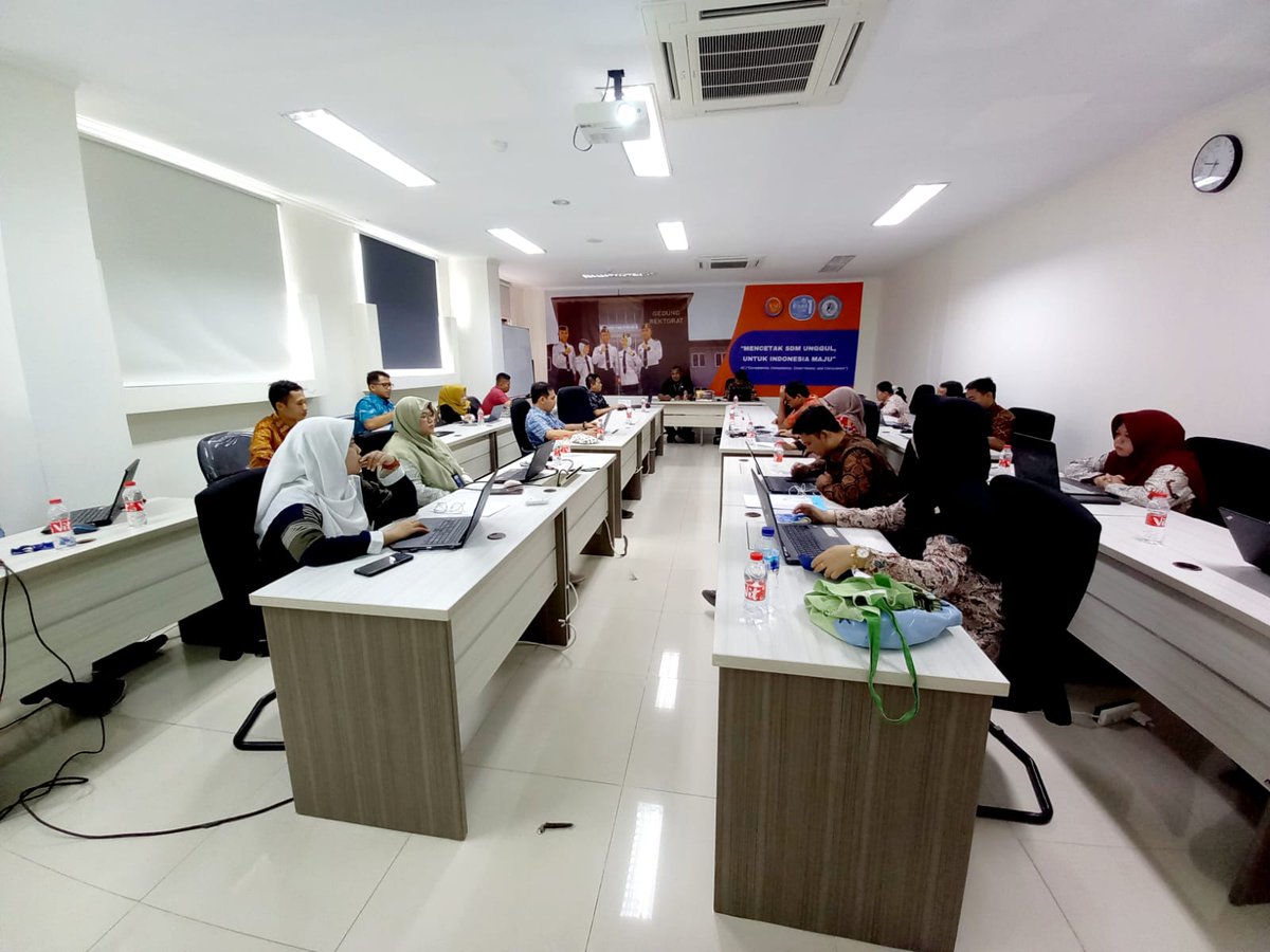 pkp_pangandaran's tweet image. Sedang berlangsung Rapat Dosen di Jumat, 20 Oktober 2023 diruang rapat lt. 1 gedung rektorat #pkpp #pangandaran