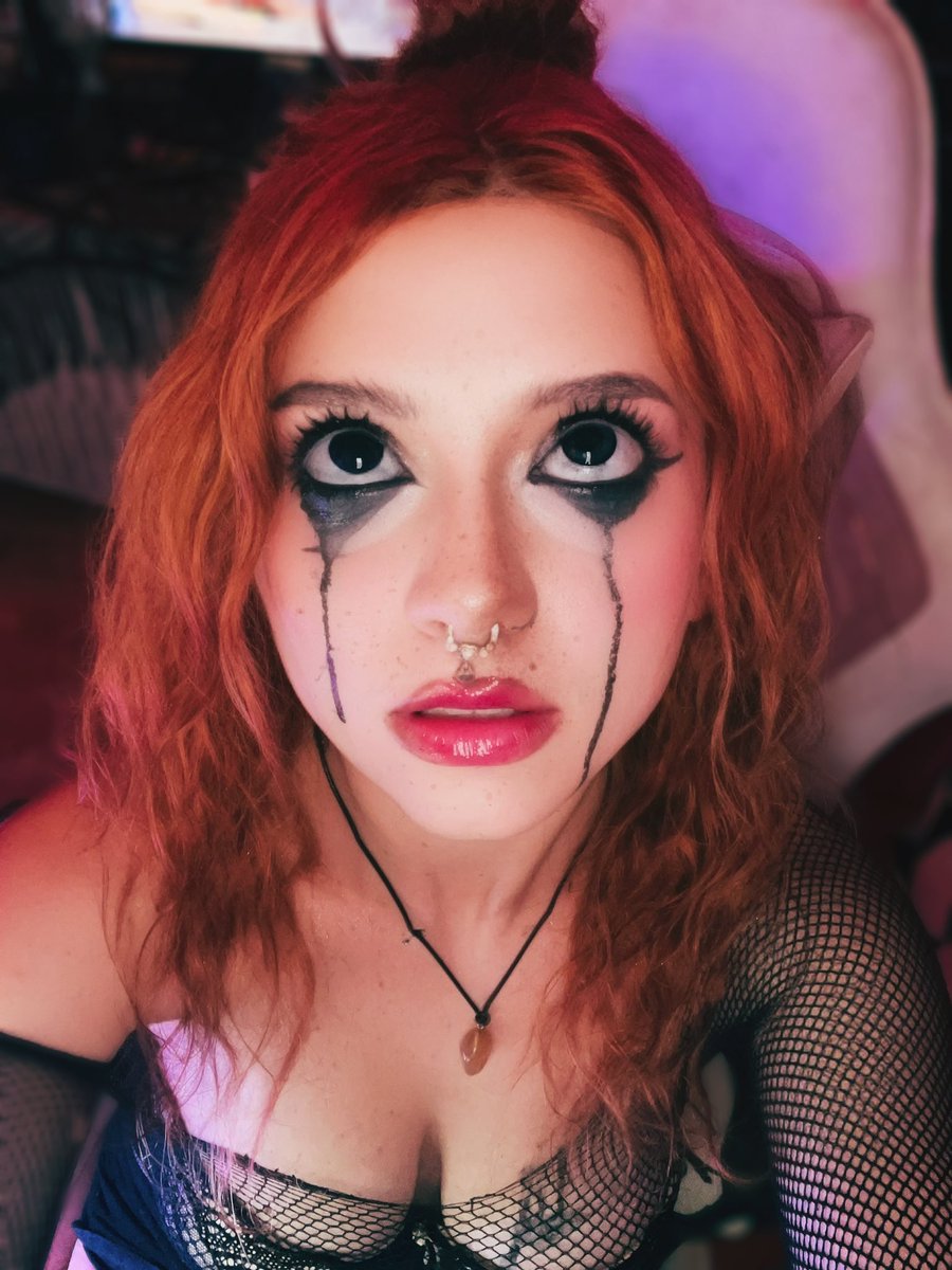 Jennajinxy's tweet photo. She hates all of the guts and blood 🩸 https://t.co/JutUYVTn9h