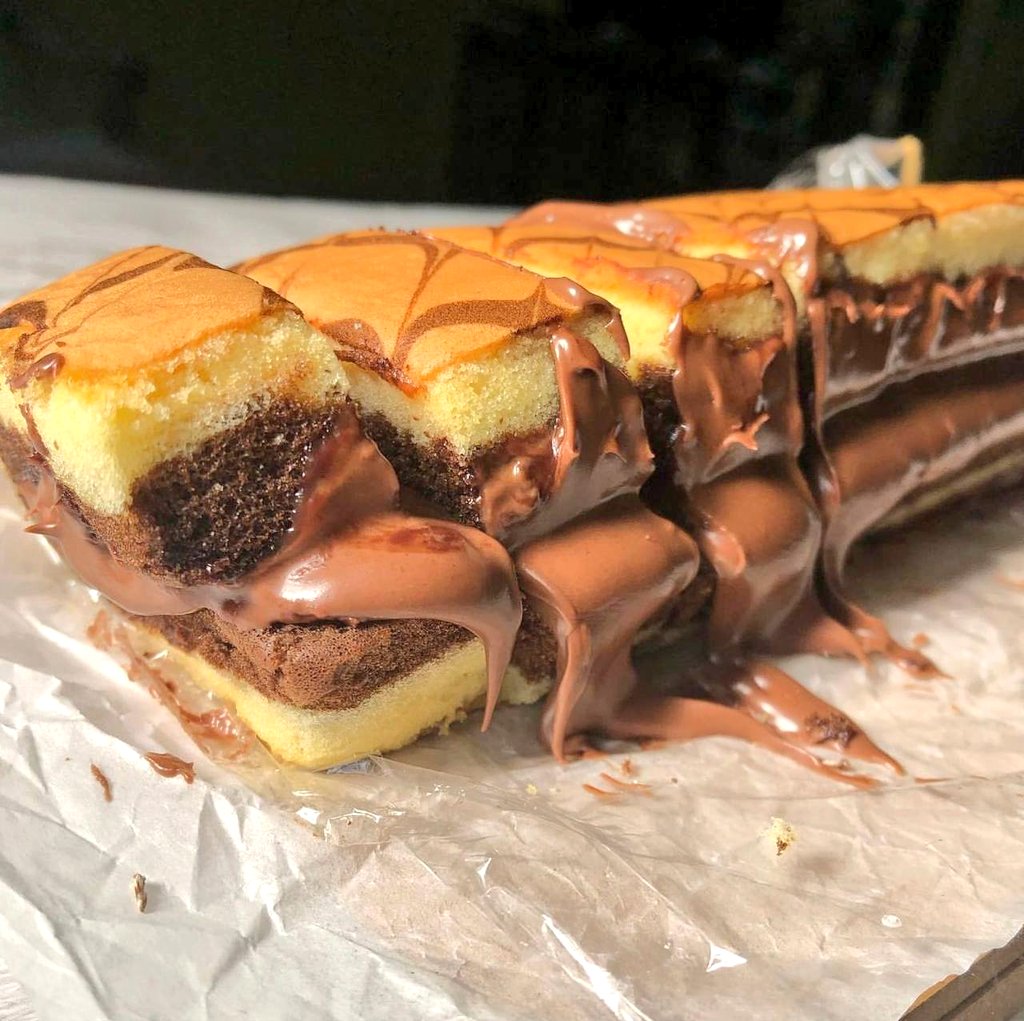 tyraaeee's tweet photo. Membeli sambil beramal— that's it.

Sesiapa yang beli Kek Tapak Kuda Nutella dengan tyra, tyra akan sedekahkan RM2 daripada untung komisen yang tyra dapat kepada Tabung Kecemasan P@lest1ne through MFSCare.

Sambil makan kek sedap kita pun dapat membantu mereka disana 🥰 HELP RT. https://t.co/vtVONy2wq5