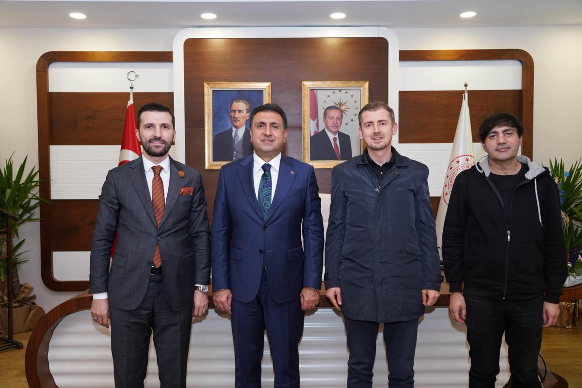 İl Milli Eğitim Müdürümüz Sn Doç.Dr.Murat M. Yentür ‘ e Hayırlı olsun ziyaretinde bulunduk .
Birlik V. Öğrt. Komisyonu
<a href="/birlikvakfiist/">Birlik Vakfı İstanbul Şubesi</a> <a href="/MucahitYentur/">Murat Mücahit Yentür</a> <a href="/Haydarozbek/">Haydar ÖZBEK</a>  <a href="/istmemkultur/">Dilimizin Zenginlikleri Projesi</a>