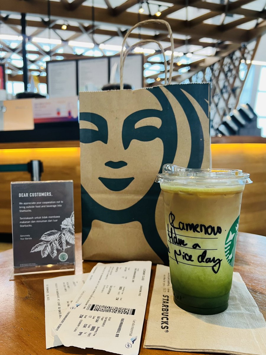 ramenow's tweet image. #Matcha for #BoardingTime! Have a nice day too @SbuxIndonesia 💚🛫

@Starbucks 
@CGK_AP2 

#MorningFlight #Flight #MoodBooster #MatchaFusion #Matcha #Espresso #Coffee #Starbucks #StarbucksCoffee
#SoekarnoHattaAirport #SoettaAirport #Cengkareng #Jakarta