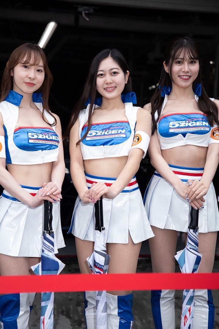 radiant_keep's tweet photo. 明日からスーパー耐久Rd.6岡山です。
『Team5ZIGEN 9560Girls』もサーキットに
帰ってきますよ♡

明日の9560Girlsのスケジュールです⏱️
13:50～14:05  Aドライバー予選 
14:30～14:40  PRステージ(イベント広場)　　　　
14:50～15:05  Cドライバー予選
16:05～16:20  Bドライバー予選
#S耐 #Cafe9560 https://t.co/upO9yNApOw