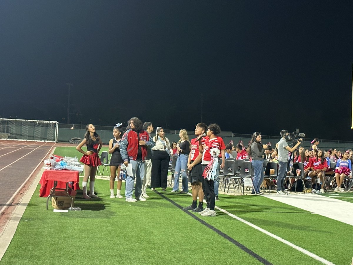 Coach_E_Cano's tweet photo. Socorro Pep Rally!!! Like non other!! 🔥🔥🔥 #MDF https://t.co/LdhfL5PaS5
