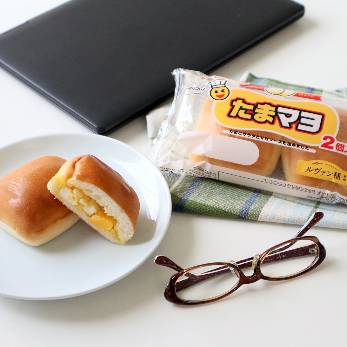 ykbaking's tweet photo. 2001年発売のロングセラー商品🫶 #ハムマヨシリーズ から新商品🆕登場‼️
/
#たまマヨ2個入
\
#ルヴァン種 使用でしっとり食感🆙
そのまま食べられる手軽なサイズはテレワークにもおすすめです🏠
#YKベーキングカンパニー #YKBC https://t.co/t2GWIH6kOb