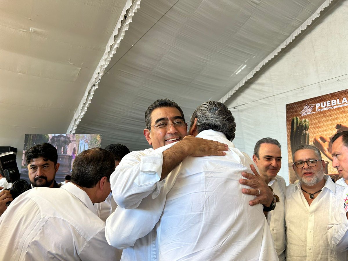 SUFRAGIOrevista's tweet photo. #Tehuacán #Puebla 🇲🇽 En la "Hacienda La Carlota" @leobardosoto líder de @CTMPuebla saludó y, a nombre de las y los Trabajadores Cetemistas, agradeció al Sr. Gobernador @SergioSalomonC de @Gob_Puebla su invitación al inicio de la tradicional temporada del #MoleDeCaderas2023 🇲🇽 https://t.co/Ivrk9V48pe