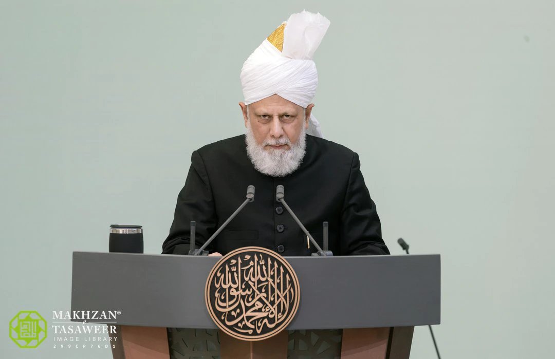 k_rawahuddin's tweet photo. Hazrat Mirza Masroor Ahmad said:
“Where the Israeli army has carried out injustices, that is on them and there are better and lawful ways to address that. If there is a legitimate state of war,..1/2
#IsraelPalestineWar #Israel #Palestine 
#CiviliansGazaAreNotTarget #Hamas #IDF https://t.co/CjlJqCL1un