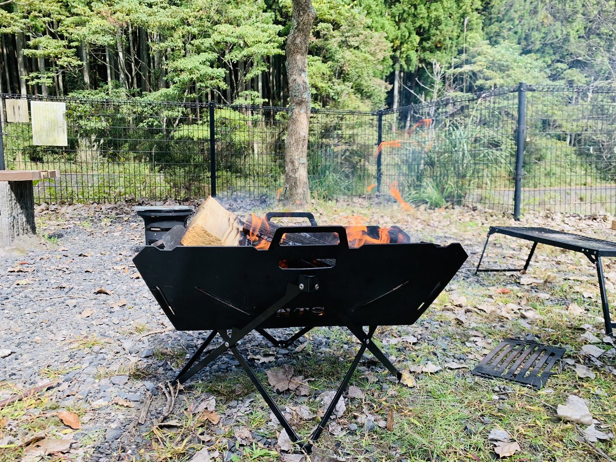 xemcamp's tweet photo. 久しぶりにデイキャンプに来てる🏕️
やっぱり焚き火最高🥺 https://t.co/wNTVVW9rJ2
