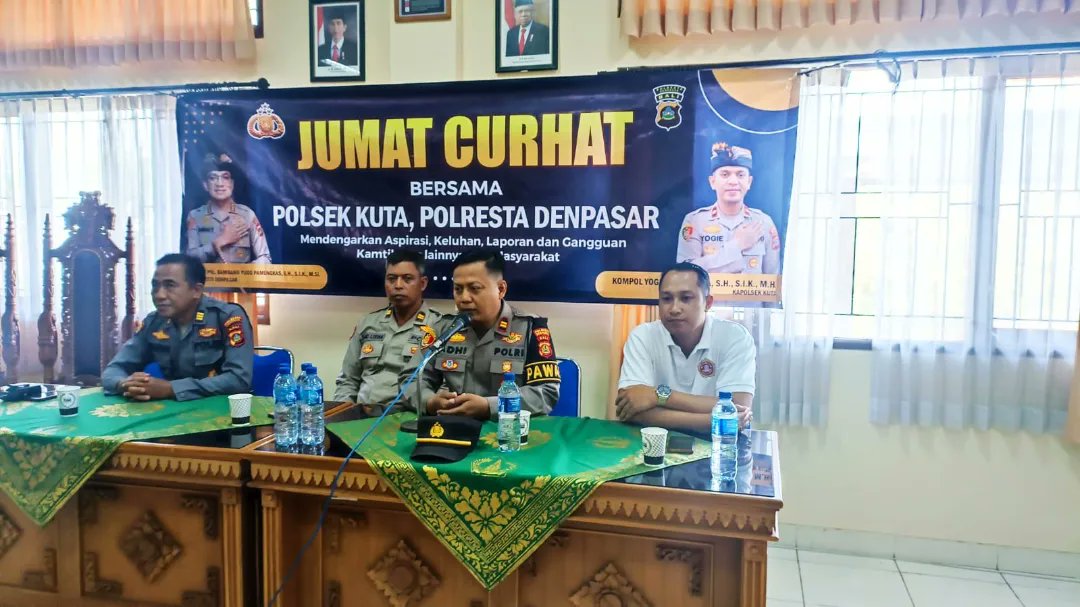 polsekkuta's tweet photo. Kapolsek Kuta Kompol Yogie Pramagita, S.H., S.I.K., M.H., diwakilkan Kanit Samapta AKP I Ketut Sujana, S.H., didampingi Kanit Binmas, PJU, Bhabinkamtibmas Kelurahan dan personil hadir dalam Program Jumat Curhat, bersama Forum Keamanan Seminyak (FKS), yang berjumlah 26 orang. https://t.co/BgDUzcwnH7