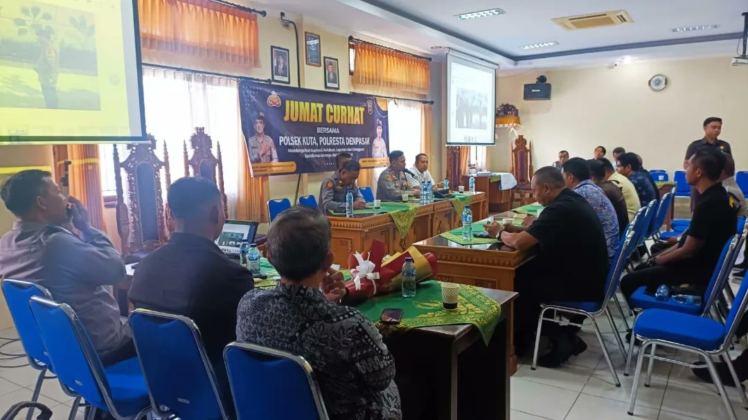 polsekkuta's tweet photo. Kapolsek Kuta Kompol Yogie Pramagita, S.H., S.I.K., M.H., diwakilkan Kanit Samapta AKP I Ketut Sujana, S.H., didampingi Kanit Binmas, PJU, Bhabinkamtibmas Kelurahan dan personil hadir dalam Program Jumat Curhat, bersama Forum Keamanan Seminyak (FKS), yang berjumlah 26 orang. https://t.co/BgDUzcwnH7