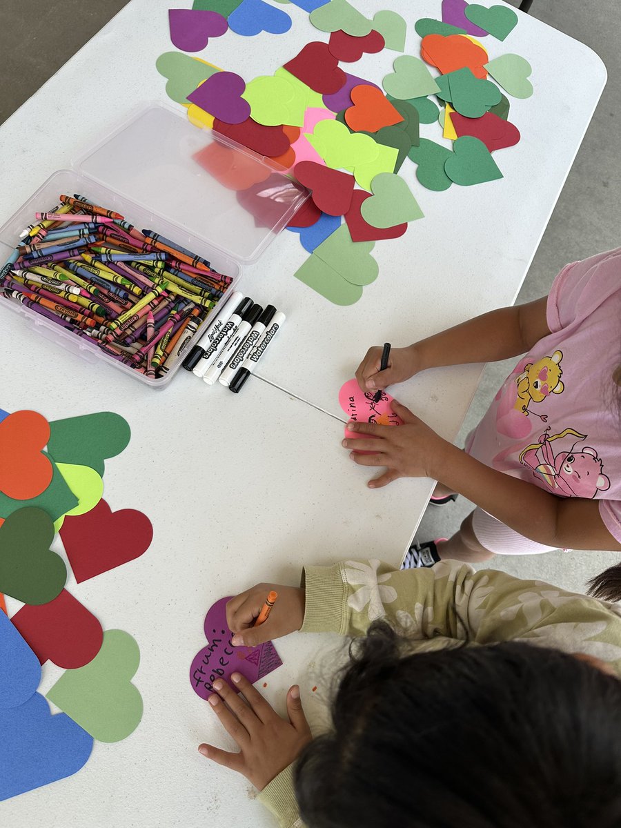 consejeramichel's tweet photo. Kindness wall for bullying prevention week! 🩵
@laderapalma @LaderaPalmaPTA @LHSchools #lhcsd #DIAcademy https://t.co/fsLJB7qagB