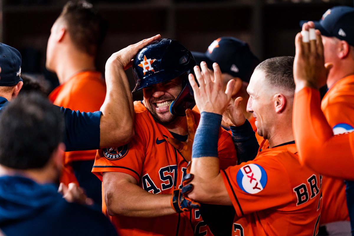 astros's tweet photo. 7 walks. 11 hits. 10 runs. https://t.co/nx3o9iowHh