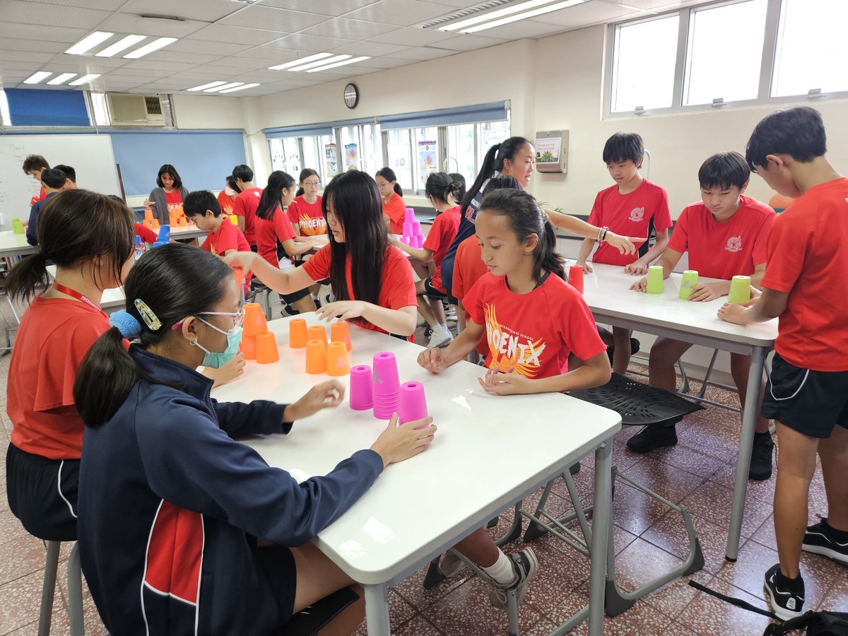 During last week's House Cup Festival, the MS students rotated to six stations in an effort to earn points for Dragons, Phoenix, and Tigers! Great effort by all Ss and Ts. @aishongkong @asimpsonEDU @DoctorBaumA @Meg_Rob22 @MrsMorrisonEDU @wing_mwing