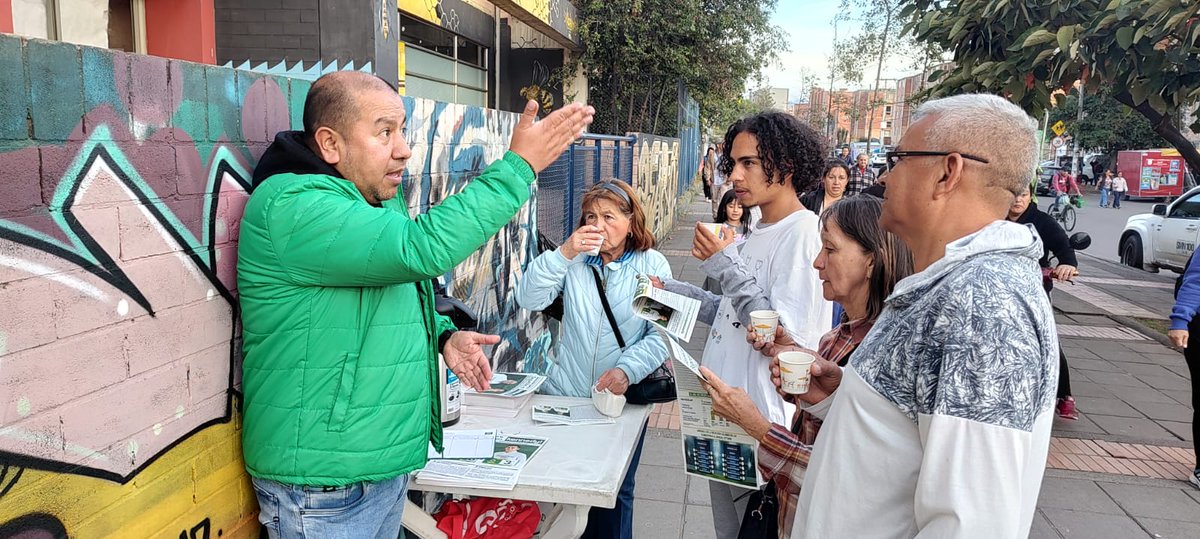 luisferincon's tweet photo. ¡Nuestra campaña es con la gente y para la gente! #KennedyanoComoTú 
Edil Kennedy vota 🌻8️⃣8️⃣ 
Al Concejo vota 🌻3️⃣ https://t.co/29kSw3MHi9