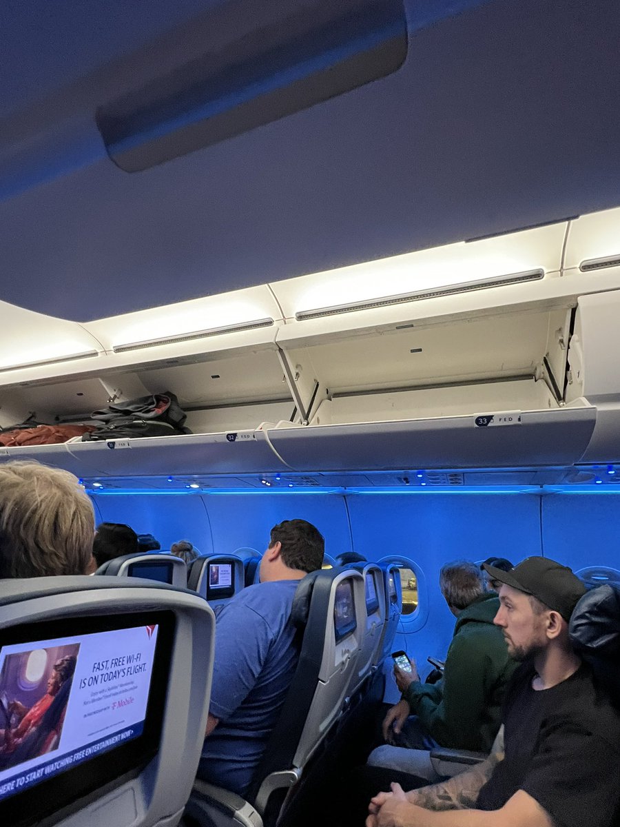 xxmistayy's tweet photo. when @Delta forces you to check your carry on, but more than half the bins are either empty or full of people’s personal items. 🙃🙄 wtf. https://t.co/ATU23c9iWk