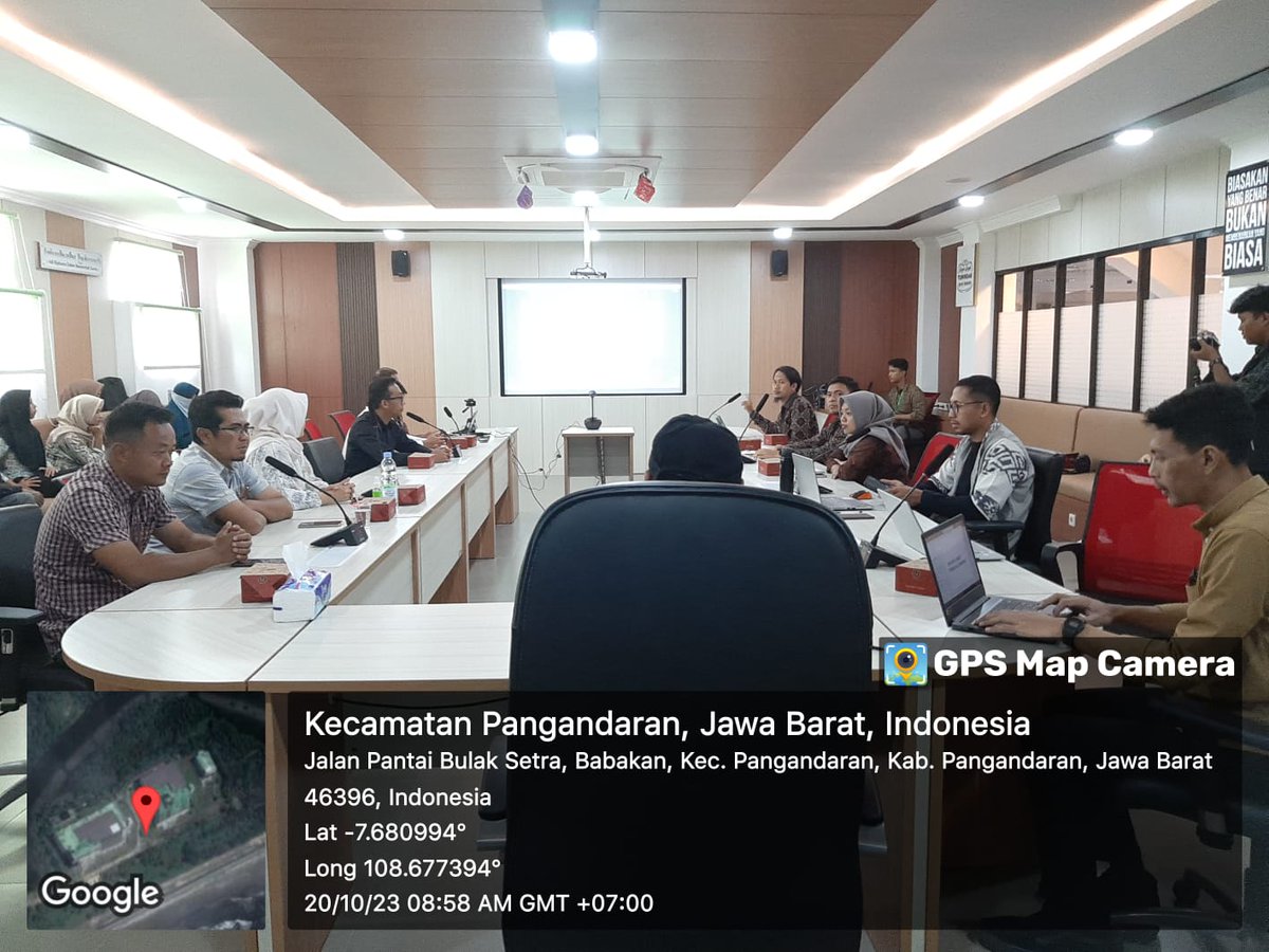 pkp_pangandaran's tweet image. Ketua Unit Humas &amp;amp; Kerjasama mengikuti kegiatan workshop pengelolaan data dan media sosial di PIAMARI, Jumat (20/10) #pkpp #pangandaran