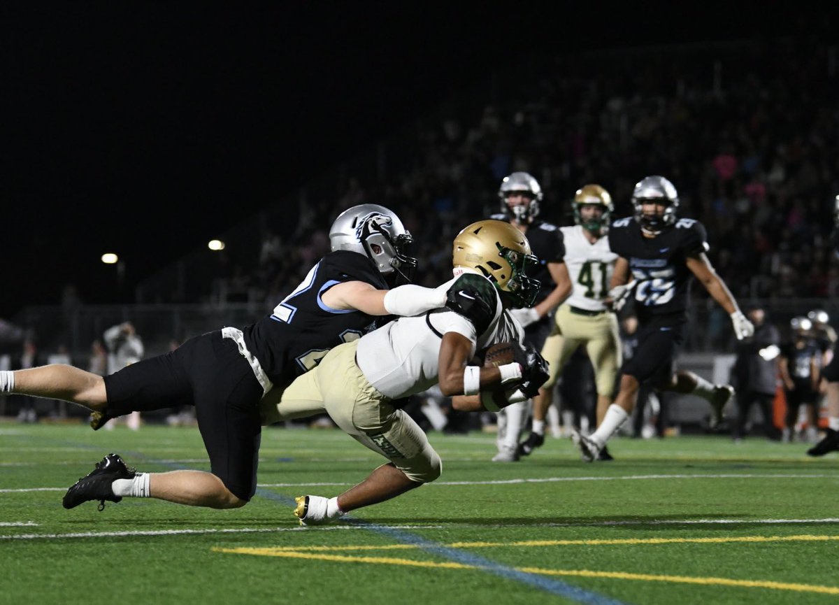 CandidEyePhoto's tweet photo. Trey Cleeland to Jace Burton puts JHS up 14-7 in 2Q | #JesuitCrusaders @jhspdxfootball  vs #MountainsideMavericks @MavHSFB @JesuitHighPDX @TheSaderNation @mountainsidehs @SBLiveOR #GoSaders #SaderNation #opreps #MaxPreps  (📷©️https://t.co/4EfRFF3LFU) https://t.co/FZ2JJp9YPd