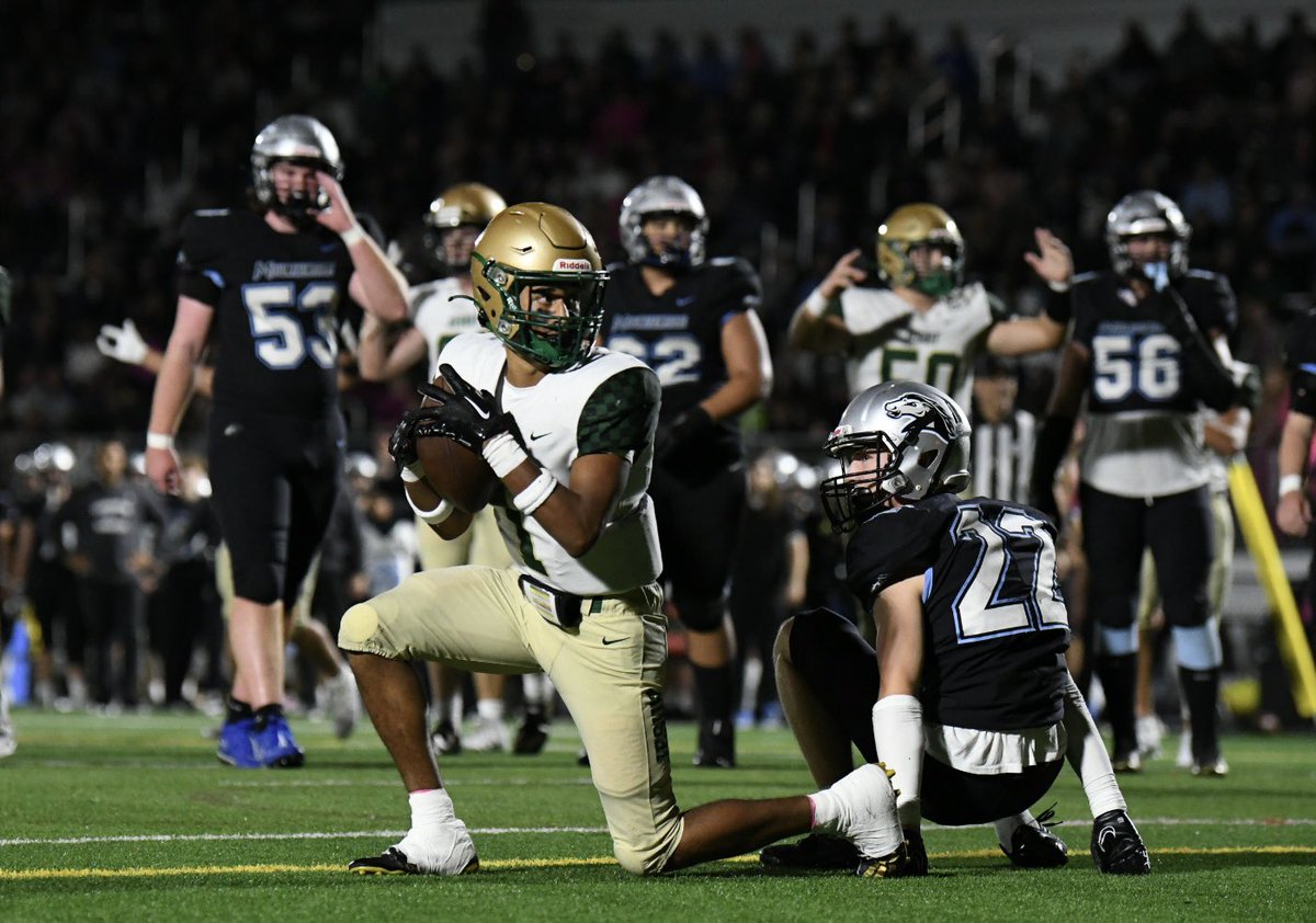 CandidEyePhoto's tweet photo. Trey Cleeland to Jace Burton puts JHS up 14-7 in 2Q | #JesuitCrusaders @jhspdxfootball  vs #MountainsideMavericks @MavHSFB @JesuitHighPDX @TheSaderNation @mountainsidehs @SBLiveOR #GoSaders #SaderNation #opreps #MaxPreps  (📷©️https://t.co/4EfRFF3LFU) https://t.co/FZ2JJp9YPd