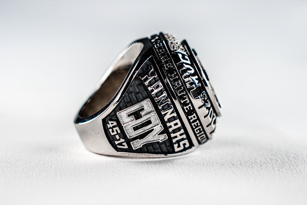 IndStBaseball's tweet photo. Last night we honored the 2023 #MVCBaseball champions with their rings!

Today, we give you a closer look at the hardware commemorating the Sycamores' postseason run featuring  the Valley trophy, Terre Haute Regional Championship, and Super Regional Appearance

#MarchOn https://t.co/qHiX5cIa9p