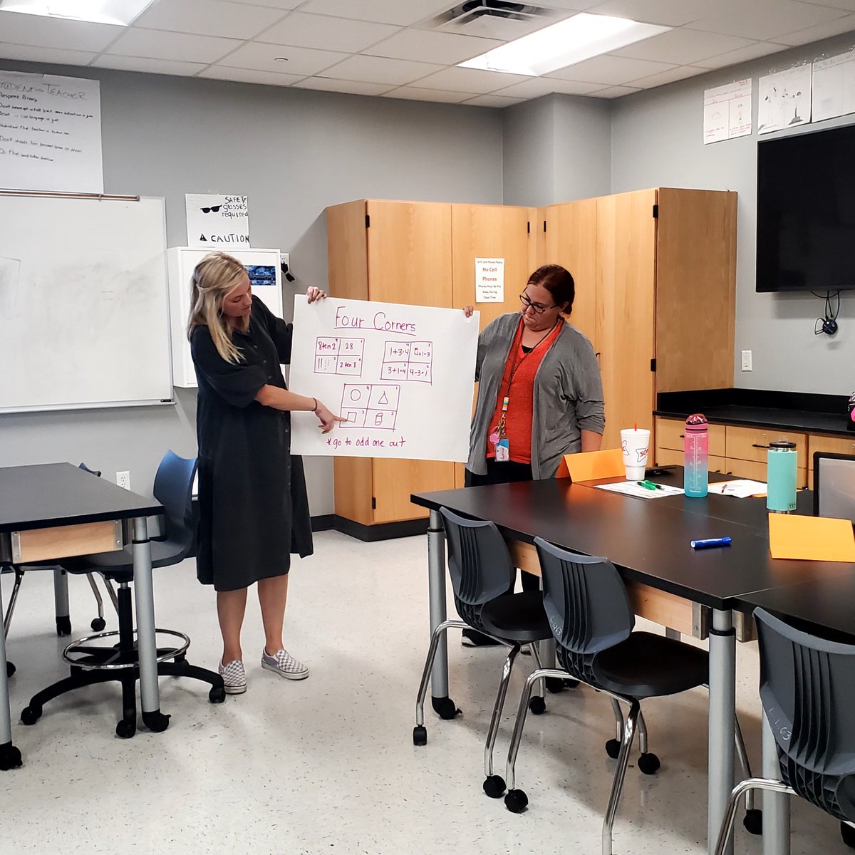 TracyBarnett711's tweet image. Elementary Math PD was awesome tonight. Teachers were sharing ideas and explaining their learning. #MathRocks #Joy4Math @lopez_diane @KenyailCarr @StephaniePoeFW