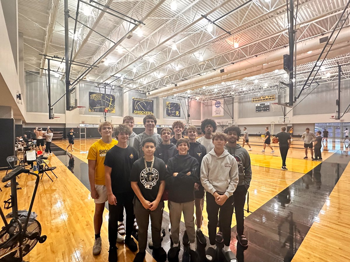 Thank you to @CoachMills @bstutts11 @QuincyAcy @RyanHillardWSU & all of @GoShockersMBB for having some of our @MaverickBuckets Maize South 🏀 guys out to watch practice today! Great energy in practice! It’s almost that time!! 🏀🏀 💪💪