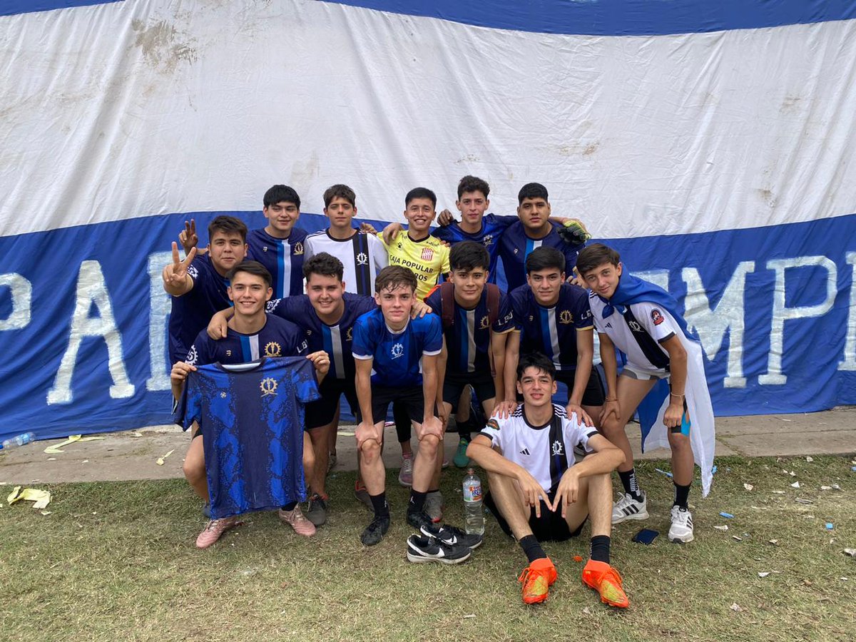 Se quedo en casa la copa 💙🤍