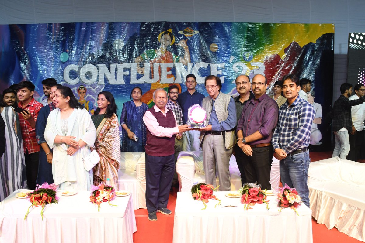 NITKURUKSHETRA's tweet photo. An evening with renowned Poets &amp; Poetess:  Kavyanjali is well celebrated with Waseem Barelvi, Yasir Inaam, Ajhar iqbaal, Kushal Doneriya, &amp; Manu Vaishali. 

#Confluence2023 #Kavyanjali
@waseembalelvi @YasirInaam @AjharIqbaal @KaushalDoneriya @ManuVaishali https://t.co/UaeLvXuXJ7