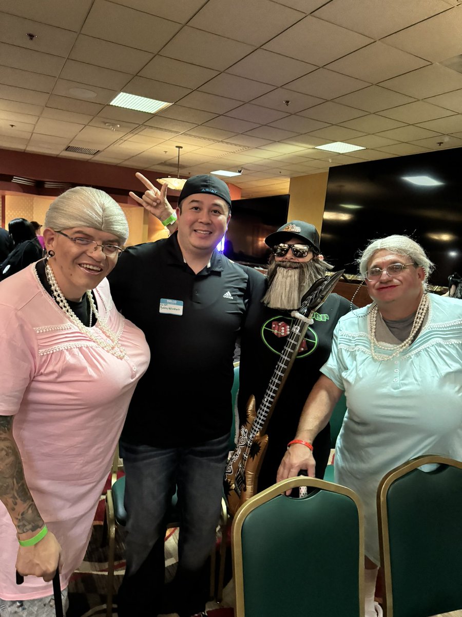 Bobby Valentino (@sayhitobobby) on Twitter photo Who’s are these people? Anybody know? Take a guess! 🫣🤣🫶🏻❤️🫶🏻 #grannyfest2023 #alllove <a href="/ElCortezLV/">El Cortez Las Vegas</a> Who’s are these people? Anybody know? Take a guess! 🫣🤣🫶🏻❤️🫶🏻 #grannyfest2023 #alllove <a href="/ElCortezLV/">El Cortez Las Vegas</a>