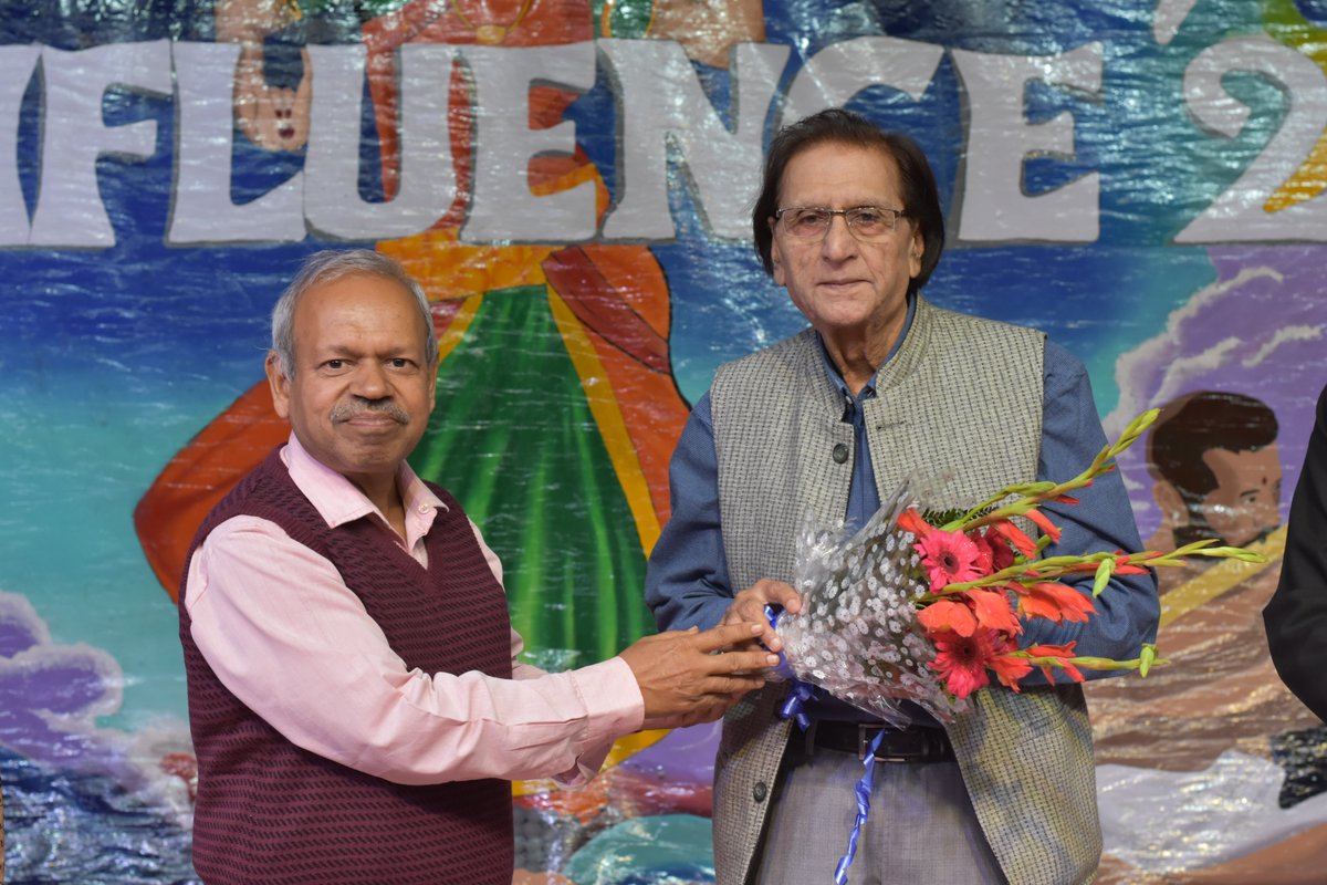 NITKURUKSHETRA's tweet photo. An evening with renowned Poets &amp; Poetess:  Kavyanjali is well celebrated with Waseem Barelvi, Yasir Inaam, Ajhar iqbaal, Kushal Doneriya, &amp; Manu Vaishali. 

#Confluence2023 #Kavyanjali
@waseembalelvi @YasirInaam @AjharIqbaal @KaushalDoneriya @ManuVaishali https://t.co/UaeLvXuXJ7