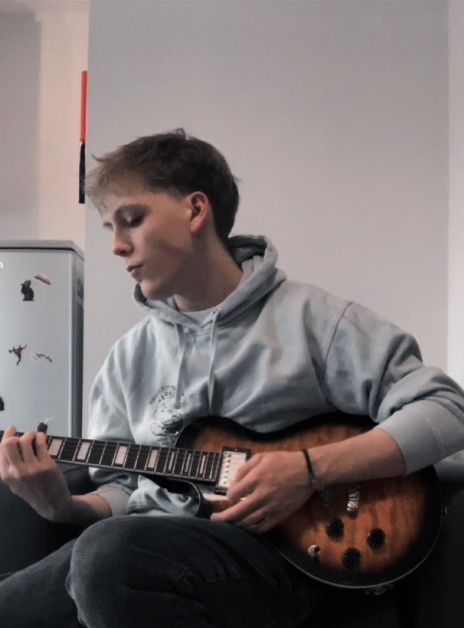 Jacungo's tweet photo. new to gaming twt, what is a moot... I think I need that 

-he/him 19
-mostly play valorant, league &amp; ow
-main omen , rakan &amp; rein
-play silly songs on my guitar
-I hear voices at night  

♡ + ↻ to be mutuals, dms open! 

#gamingtwt #gametwt #valotwt #valtwt #loltwt #leaguetwt https://t.co/qfYl88SVml
