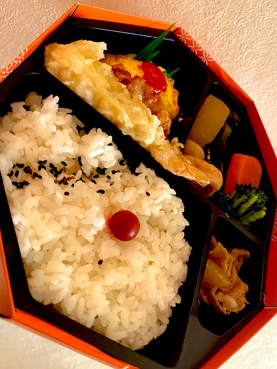 funkyfriday_795's tweet image. #ファンフラスタッフ弁当 #優勝弁当 🍱🎊

#扇 #笹巻すし本舗 #七倉弁当 

#ごちそうさまでした 💪🤤

#funkyfriday #nack5