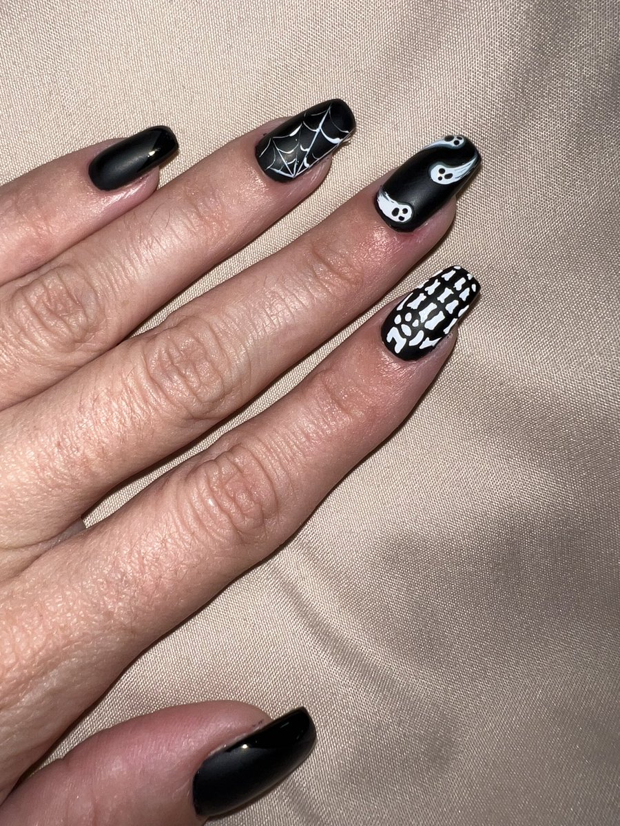 NiKKiAx3's tweet photo. matte black for spooky season. 💀👻🕸️ https://t.co/qAlYMiZApu