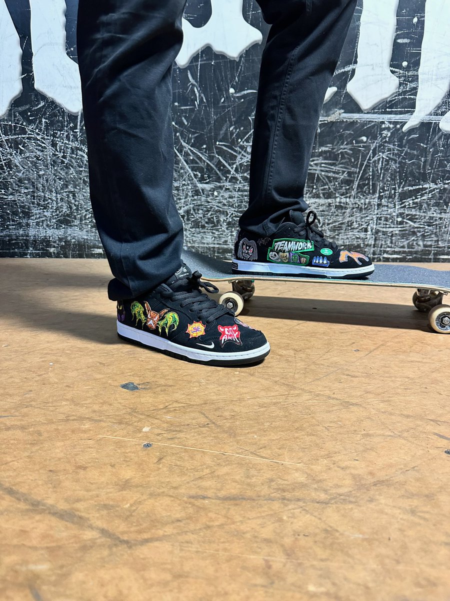 KicksOutOfLife's tweet photo. Skate your kicks! I got a chance to pull out my SB Dunk Low Neckface and head down to @SouthsideHTX to put these Halloween kicks to the test. High level place.
#kicksoutoflife #sbdunks #halloweenkicks #nikehalloween #solecollector #neckface https://t.co/fKpkZUUwZv