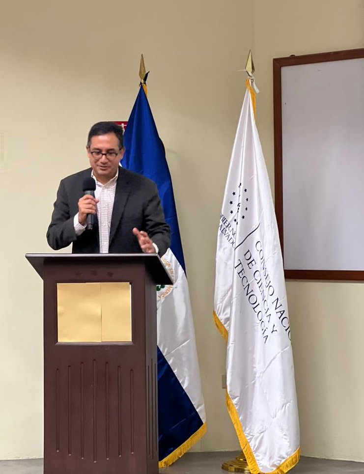 RamiroVelzquez8's tweet photo. Charla "Vinculación Gobierno-Universidad-Empresa en la ruta hacia la Industria 4.0" dentro del Foro "Transformación Digital e Industria 4.0".

Agradezco al programa CYTED y al CONACYT, Gobierno de El Salvador, la invitación.
@Programa_CYTED @CONACYToficial  @InvestigacionUP https://t.co/FaxIEozdjv
